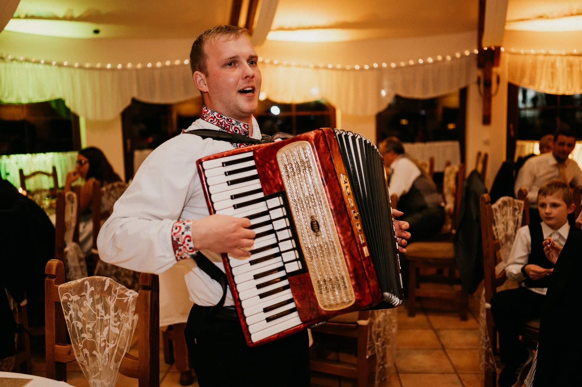 Harmonika počas svadobnej hostiny
